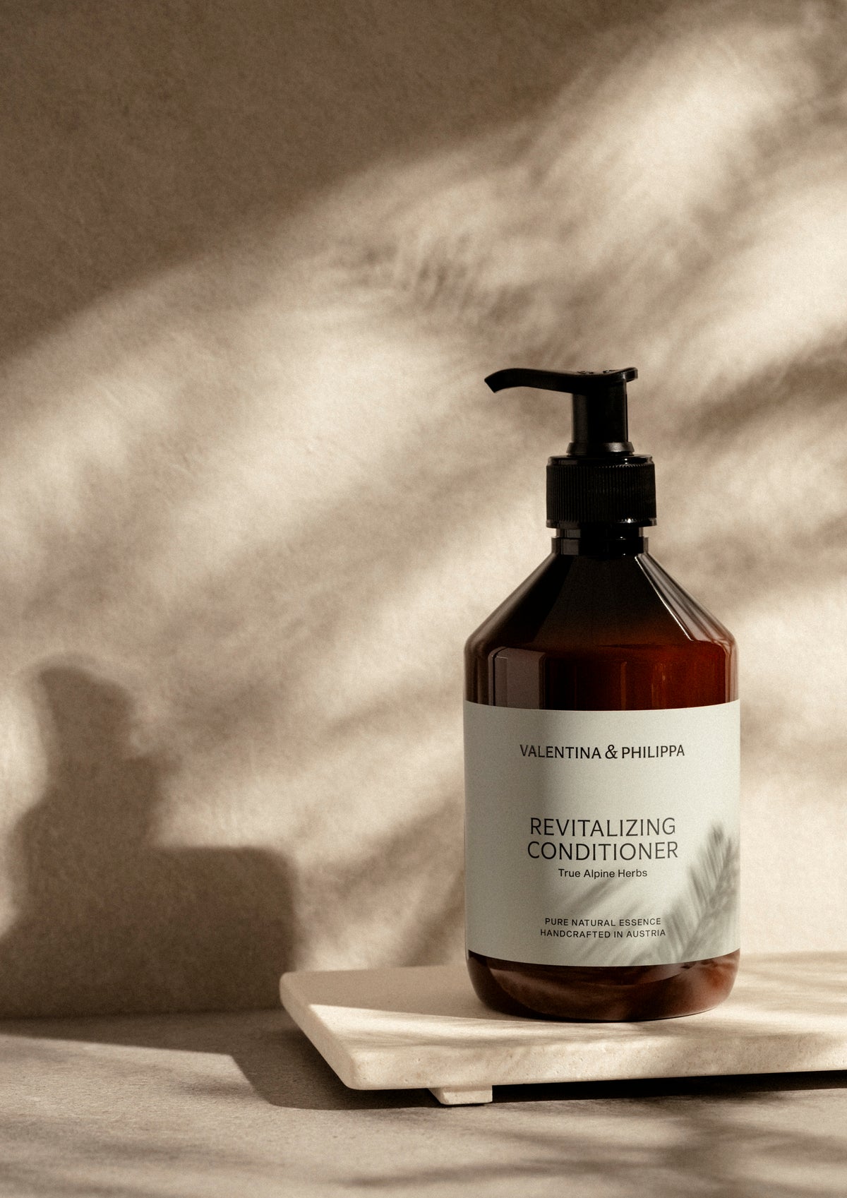 REVITALIZING CONDITIONER  -  True Alpine Herbs